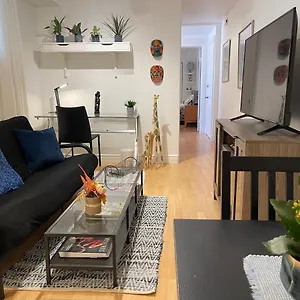 Apartment Cozy In Great Location With Free Parking - 31 Night Minimum, Montreal