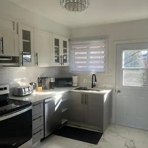 Apartment Fully Renovated With Free Parking, Montreal