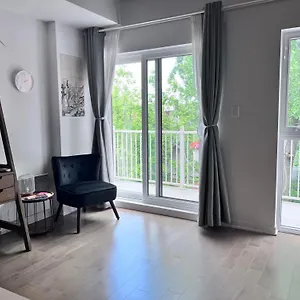 Apartment 1 Min To Metro, New Condo, Lovely Cozy Studio, Montreal